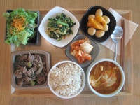 얼큰한 콩나물 순두부국, 우리들의 든든한 밥상 친구 가지불고기... 양파드레싱 샐러드까지 든든한 친구 같은 오늘의 밥상 드시러 오세요-!