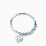 Return to Tiffany® round tag bangle with chain in sterling silver, medium. | 반지