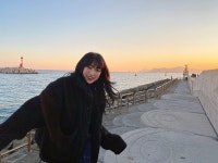 소윤 on Instagram: “행복해보이는 사진😆”