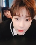 산하의 윙크양쪽 도전😉  양쪽... 이용해서  산하의 양쪽 윙크도전 성공😄🤗😗  아스트로  차은우  윤산하  ASTRO... 
