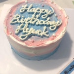252 次赞、 2 条评论 - 촐리케이크 _ 제주카페 (@cholli.cake) 在 Instagram 发布：“화사한 그라데이션 🎂” - 2020 | 그라데이션