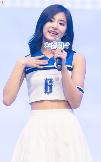 160907 광주 청춘문답 트와이스 144p | Fashion, Most beautiful faces, Women