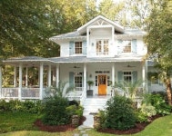 White with turquoise door and orange door | 통나무집, 아름다운 집, 건축