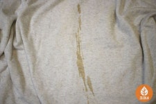 세탁하지 않고 커피얼룩 지우는 꿀팁 | 커피 얼룩