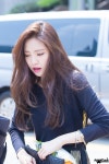 ApinkDuck :: 170714 손나은 뮤직뱅크 중간퇴근 4pic | 헤어스타일 아이디어, 곱슬머리, 레이어 헤어스타일
