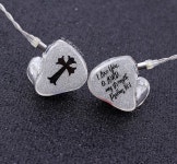 SOUNDCAT on Instagram: “트와이스 다현님의 커스텀인이어 실버글리터플레이트 위 십자가와✝️ 나의 힘이신 여호와여 내가 주를... 