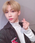 We’ve reached 1000 photos!! ~~ hehehe  #straykids #stay #9 #스테이 #felix #용복이 #thousand #leggo | Selca, Felix, Niños perdidos