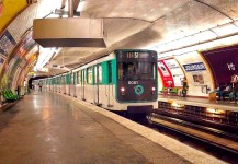 rame a la station Jourdain ligne 11 20e et 19e arrondissement | Metro paris, Métro, Ligne 11