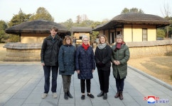 스웨리예적십자사 위원장일행 만경대 방문, 여러곳 참관 | Winter jackets, Fashion, Jackets