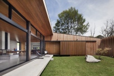 [건축] 남이 볼까봐? 걱정마요! 비밀같은 중정이 있는 모던 패시브하우스 Hover House | 집 건축, 패시브 하우스, 건축 디자인