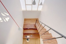 *책장과 계단이 꿈꾸는 작은 도서관 mlnp Architects Design Library Stairs For This Home In South Korea in 2023 | House roof... 