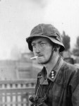 Leibstandarte soldier during Operation Barbarossa in 1941. Pin by Paolo Marzioli(이미지 포함) | 군대, 2차 세계대전, 전쟁