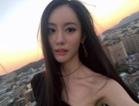 ถูกใจ 11k คน, ความคิดเห็น 122 รายการ - @ayeon3131 บน Instagram: “롤랜드 촬영...