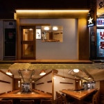 목재로 따뜻한 분위기를 낸 13평 양대창 전문구이점 인테리어 비용 | 인테리어, 상업 인테리어 디자인, 인테리어 디자인