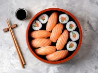 Comment réussir à faire des sushis à la maison ? en 2022 | Faire des sushis, Filet de dorade, Cuisine asiatique