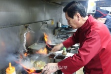 [이택희의 맛따라기] 미식가들 순례지…중화요리 최고참 곡금초 사부의 동탄 ‘상해루’ | 음식