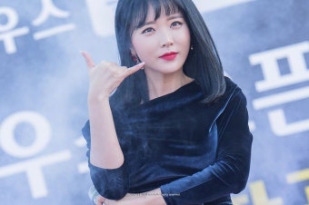홍진영: 명지 제나우스 블루오션 모델하우스 오픈식 축하공연 #2 | Fashion, Bomber jacket, Jackets