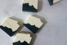 천연비누.디자인비누NATURAL HUE . MEEHUE (@mee_hue)... photos and videos | Soap packaging design, Handmade soaps, Diy soap