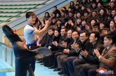 몽골 대외관계상일행 여러곳 참관