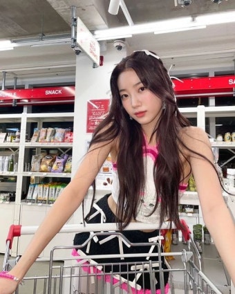 KAZUHA 카즈하 LE SSERAFIM 르세라핌 on Instagram: 