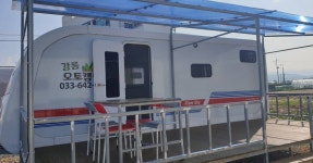 오전에 일보고 12시 출발~ 🧳 교동짬뽕 본점 줄서서 인생짬뽕 먹고 예약한 카라반에 짐풀고 보드랑 킥보드 타고 등... 