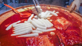 새벽 4시 까지 오픈 합니다 부산 분식 맛집 ( 떡볶이, 어묵 , 순대 , 튀김 ) Popular Street Snack in Korea - 2022 | 식품 아이디어, 어묵... 