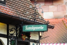 Pixabay의 무료 이미지 - 뉘른베르크, 바이에른, 한트베르커호프 광장, 방패, 스위스 프랑 | Broadway shows, Image