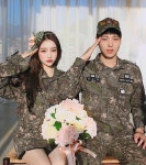 장우석 on Instagram: “#전역#꽃신 기다려줘서 고마워❤️ @bemy1in” | Fotografi remaja, Gambar teman, Selebritas