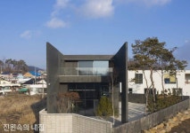 패션 디자이너 부부의 작업실 겸 주택 BLACK MUSEUM - 2020 | 건축 디자인, 철근 콘크리트, 건축