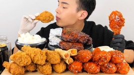 BBQ시크릿양념닭다리치킨 + 황금올리브치킨 + 자메이카 통다리구이 리얼사운드 ASMR 먹방 social eating Mukbang... | Tater tot, Food