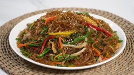명절에 빠질수 없는 잡채 이렇게 하면 어렵지않아요😉 더 쉽고 더 맛있게 탱글탱글한 잡채 만드는 방법 명절에 빠질수 없는 잡채 이렇게 하면... 