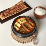 Subin on Instagram: “오늘 물콩식당 엄마의 김치찌개편 업로드 했습니다! 이번에 제..목소리를....담아봐써여ㅎㅎ많이 봐주세요~구독과... 