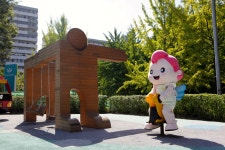 시립서울장애인종합복지관에서 놀고 있는 마스코트 한울이 Seoul Community Rehabilitation Center Mascot, Hanuri www.seoulrehab.... 
