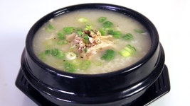 Chicken and rice porridge (dakjuk: 닭죽) | Rice porridge, Cooking recipes, Recipes