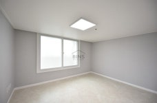 실패없는 무채색 화이트와 그레이의 조합! 모던 인테리어 - 구로 개봉 한마을 45평 인테리어 by 빈스디자인 | 모던 인테리어, 인테리어, 아파트