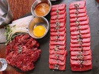 논현동 육회집에서 오랜만에 육회 and 육사시미! . 맛있는 육회에 소주 한잔 하실 분 손! . . . 오렌지라이프 하늘지점 한태희... 