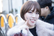 170210 뮤직뱅크 출퇴근 헬로비너스 앨리스 나라 라임 직찍 by 아데스 | Girl group, Korean girl, Pop idol