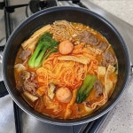 여러가지 채소와 재료들을 얼큰한 국물에 함께 끓여낸 요리 ‘마라탕’ 요즘 핫한 메뉴라 호기심에 주문해봤는데 희망 배송일에 딱 맞춰... 