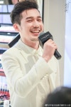 Ghim của 제이 trên 진혼 | Ảnh cưới, Cười, Cam