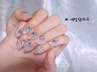 네일탐이나 Shin tamina (신탐이나) on Instagram: “_ 예리가 했던네일 고객님 손톱에 뿅🤩 완전블링블링”
