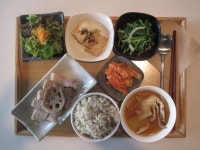 2014년 4월 19일 토요일 그때그때밥상 입니다. 구수한 꽃게된장찌개, 든든한 돼지고기연근보쌈, 고소한 참나물무침,짭쪼름한 두부구이, 고소한... 