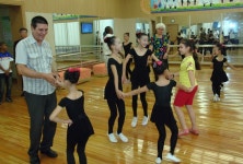 꾸바대사관성원들 만경대학생소년궁전 참관