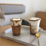 오랜만에 친구랑😆 . . . #카페 #카페그램 #카페인충전 #커피... 소통해요 #주부소통 #육아소통 #인친해요 #인친 | Cafe food, Coffee recipes, Food