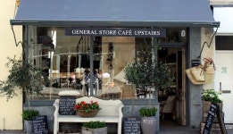 La asombrosa tienda-café i gigi / A amazing store cafe i gigi | Bohemian and Chic | 상점 앞, 카페 디자인, 프렌치 데코