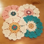 #손뜨개 #코바늘 #핸드메이드 #도일리 #티코스터 #crochet #doily # tea #coaster #사부작사부작 #꼼지락꼼지락 … | Padrão... 