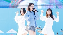 Boxgame의 tistory :: 180930 홀가분마켓 아이유 직찍 | Fashion, Coat, Jackets