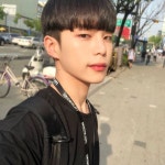 진~~짜 오랜만에 머리 하고 왔다! 파마만 해봤지 매직은 살면서 한 번도 안해봤는데 스타일 변신 하고 싶어서 매직 도전.!.! 사실 망할까봐 조금... 