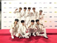 안녕 스테이! SBS 가요대전도 무사히 잘 끝냈어요! 이번에도 너무... 무대였지만 스테이와 함께여서 더 힘낼 수 있었던 것 같아요!... 