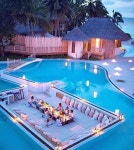 Cool Backyard with pool | 휴가 장소
