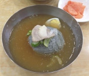 냉면 (Naengmyeon)